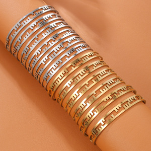 Brazalete Geométrico de Acero Inoxidable Chapado en Oro para Regalo, Joyería para Mujer, Primavera 2025 - Product Image 1
