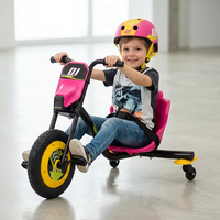 Voiture à pédales électrique pour enfants de 2 à 7 ans avec sièges en plastique, roues arrière pivotantes et fonction drift pour le plaisir en extérieur
