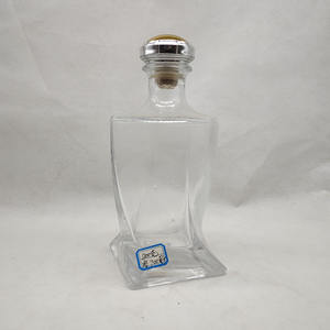 Botella de vidrio torcida de 750ml con corcho Vodka Brandy Whisky <span class=keywords><strong>Gin</strong></span> Tequila Wine Forma cuadrada Estampado en caliente Vacío Capacidad de 500ml - Product Image 2
