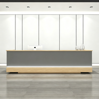 Bureau d'accueil minimaliste moderne avec logo personnalisé et éclairage LED pour hall d'entreprise