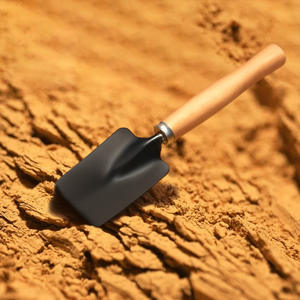 Horquilla de jardín con cabeza de acero al carbono y mango de madera para excavar y cultivar la tierra en el jardín, uso en exteriores. - Product Image 3