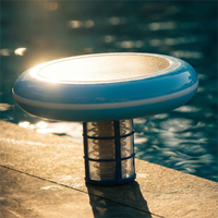 Ioniseur solaire portable pratique en promotion avec système de filtration intégré pour la purification de l'eau de piscine sans chlore