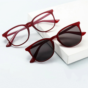 Gafas de sol polarizadas con bisagras metálicas, protección UV, para pesca y protección solar, para hombre y mujer, novedad 2025 - Product Image 1