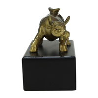 Statue de taureau murale en résine personnalisée souvenirs de voyage en résine cadeau résine artisanat OEM statue de taureau vintage décoration maison figurine d'animal