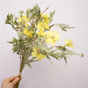 Bouquet de marguerites en soie à 4 branches de haute qualité pour la décoration de mariage et de la maison - Product Image 5