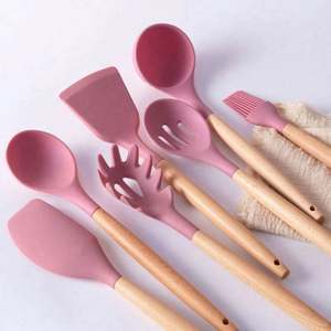 Ensemble d'ustensiles de cuisine en silicone écologiques de 12 pièces avec seau de rangement et spatule à manche en bois - Product Image 4