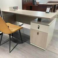 Bureau moderne simple en bois Table d'ordinateur en fer Tiroir modulaire Bureau à domicile Meubles de chambre à coucher Petits espaces Utilisation en gros