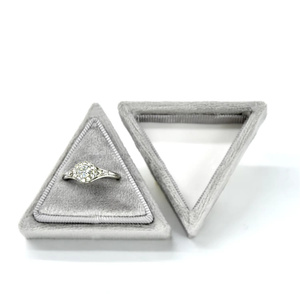 Nhỏ Nhung Hộp Đồ Trang Sức Biểu Tượng Tùy Chỉnh Cho Tam Giác Vòng Cổ Mặt Dây Chuyền Vòng Đeo Tay Bông Tai Nhẫn-Chất Lượng OEM/ODM Đồ Trang Sức Bao Bì Hộp - Product Image 3
