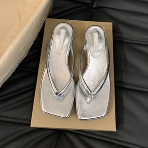 Sandalias de tacón bajo con tiras para mujer, estilo kitten heel, punta cuadrada abierta, para fiesta, moda, tipo thong - Product Image 5