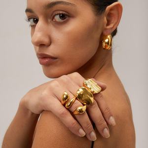 Anillos de Boda Finos y Modernos de Acero Inoxidable con Baño de Oro de 14k y 18k, Anillo de Pepita de Oro para Hombre y Mujer - Product Image 1