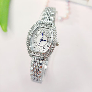 Montre élégante pour femme sertie de diamants, montre numérique à quartz en forme de tonneau entièrement sertie de diamants - Product Image 5