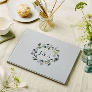 Libro degli Ospiti Personalizzato ed Elegante per Matrimonio con Design a Ghirlanda in Lamina d'Oro, Copertina Rigida per Firma degli Invitati al Ricevimento Nuziale - Product Image 1