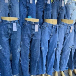 เสื้อผ้าแบรนด์เนมมือสอง สภาพดี 90% ทุกขนาด เกรด A+ สินค้าเกินสต็อก กางเกงยีนส์เดนิมทรงสกินนี่และทรงตรง - Product Image 4