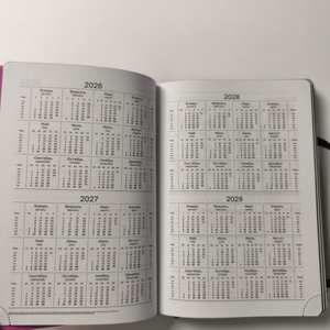 Agenda 2026 <span class=keywords><strong>de</strong></span> Tapa Dura con Papel <span class=keywords><strong>de</strong></span> Color Puro Personalizado al por Mayor A5 con Banda Elástica en Rosa Ruso - Product Image 3