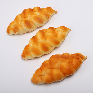 Juego de juguetes de apretar realistas con forma de tostada y repostería, con textura de rebote lento para aliviar la ansiedad, juego sensorial y empaque para regalo - Product Image 6