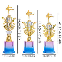Trophée Récompense Personnalisé sur Mesure en Usine pour Karaté, Taekwondo, Boxe, Arts Martiaux avec Socles, Coupes, Figurines et Pièces de Couleurs Variées