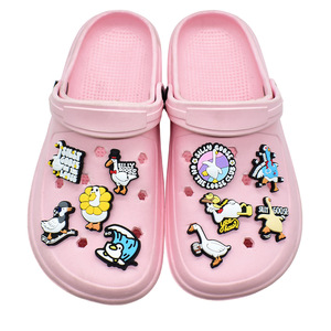 Breloques de chaussures en PVC personnalisées en forme d'oie, avec tenue de bureau, pour broches de sabot DIY professionnelles, idéal comme cadeau - Product Image 2