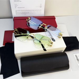 <span class=keywords><strong>Gafas</strong></span> <span class=keywords><strong>de</strong></span> <span class=keywords><strong>Sol</strong></span> <span class=keywords><strong>de</strong></span> Diseñador Sin Montura <span class=keywords><strong>con</strong></span> Logotipo, <span class=keywords><strong>con</strong></span> Estuche, Unisex, Corte <span class=keywords><strong>de</strong></span> Diamante, UV400, <span class=keywords><strong>Gafas</strong></span> <span class=keywords><strong>de</strong></span> <span class=keywords><strong>Sol</strong></span> <span class=keywords><strong>de</strong></span> Lujo - Product Image 1