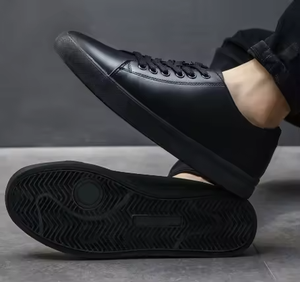 รองเท้าผ้าใบผู้ชายรุ่นใหม่ ฤดูร้อน 2025 สไตล์สปอร์ต ระบายอากาศได้ดี พื้นหนา น้ำหนักเบา เหมาะสำหรับเดินเล่น วัสดุ PU ขายส่งจากโรงงาน - Product Image 2