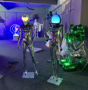 Scultura LED Personalizzata di Ragazza Futuristica: Popolare Rappresentazione della Tecnologia Futura e dell'Arte Sensoriale nella Decorazione - Product Image 3