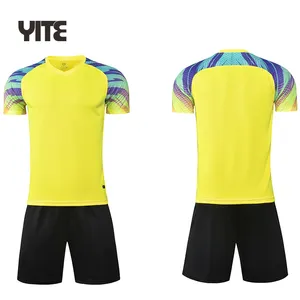 定制足球队球衣男子足球服比赛训练套装网站便宜的足球服。