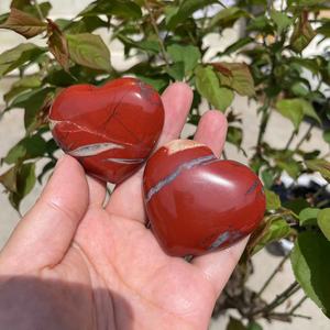 Corazones <span class=keywords><strong>de</strong></span> cristal tallados a mano <span class=keywords><strong>de</strong></span> tamaño irregular, piedras preciosas naturales <span class=keywords><strong>de</strong></span> tamaño pequeño, piedras curativas, artesanía para recuerdos, corazones <span class=keywords><strong>de</strong></span> <span class=keywords><strong>jaspe</strong></span> rojo - Product Image 4