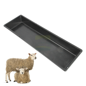 Abreuvoir pour moutons en polyéthylène résistant aux UV, noir, robuste, 1 mètre, pour l'élevage et l'utilisation en pâturage - Product Image 1