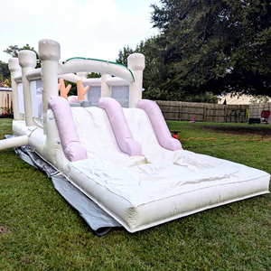 Combo de tobogán inflable gigante para exteriores, con obstáculos acuáticos en colores pastel, blanco, para adultos. - Product Image 1