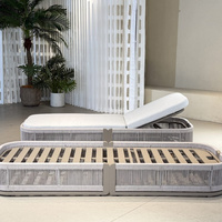 Chaise longue de piscine avec côtés en corde, coussin et dossier réglable pour terrasse extérieure