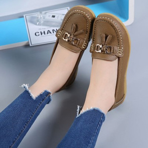 Zapatos de piel de vaca para madres de mediana edad y mayores, zapatos planos tipo beanie, suela suave, talla grande, zapatos de enfermera con tacón de cuña para primavera y otoño - Product Image 6