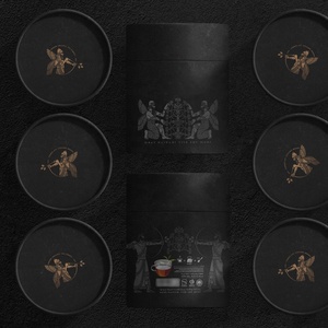 Vasos de Papel Cilíndricos Ecológicos Negros con Diseño de Figuras Antiguas Grabadas, de Primera Calidad, en Oferta - Product Image 3