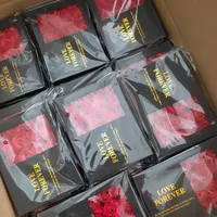 Meilleures ventes Nouveauté 2024 Boîte de roses artificielles Décoration pour la fête des pères Halloween Boîte cadeau en carton Roses pour la Saint-Valentin