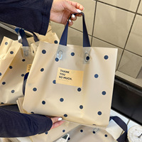 Sacs en plastique haut de gamme MU pour vêtements avec poignée, logo personnalisé imprimé, pour magasins de vêtements féminins, vente en gros, sacs imperméables