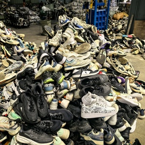 Chaussures pour hommes de marque chinoise célèbre, baskets de sport d'occasion, chaussures d'occasion originales, vente en gros par conteneur - Product Image 4
