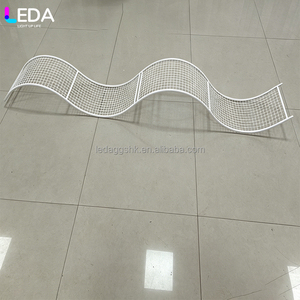 LEDA Suministros de Decoración para Bodas, Soporte de Flores Cuadrado de Metal con Malla Ondulada Blanca para Eventos - Product Image 2