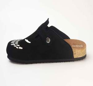 Mules Unisex de Gamuza de Alta Calidad, Pantuflas de Cuero de Lujo Personalizadas - Diseño Antideslizante, Aptas para Hombres y Mujeres - Product Image 6