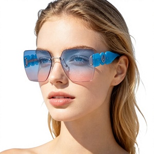 Occhiali da Sole da Donna alla Moda Stile Europeo-Americano con Montatura Quadrata, Design con Bordi Smussati, Protezione UV400 Non Polarizzata - Product Image 1