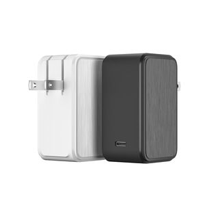 Adaptador de Carga Rápida GaN de 65W con Puerto Tipo-C para Apple iPhone, Laptop, Switch 2, Cargador Blanco y Negro - Product Image 1
