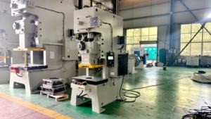 Conception d'usine et fabrication de poinçonneuse de presse d'estampage pneumatique à grande vitesse - Product Image 3