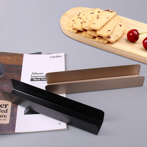 เครื่องตัดคุกกี้รูปตัวยูแบบไม่ติดกระทะ แม่พิมพ์สี่เหลี่ยมสำหรับทำคุกกี้ สีเทาทอง ใช้กับเตาอบได้ บรรจุแยกชิ้น - Product Image 1