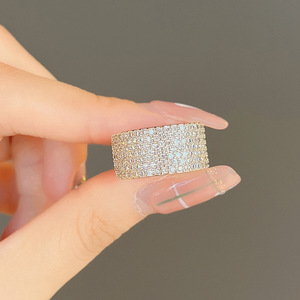 Anello da Uomo Largo con Zirconi Pavé Completo, Gioiello di Lusso Elegante e Audace per Matrimonio, Regalo di Moda - Product Image 3