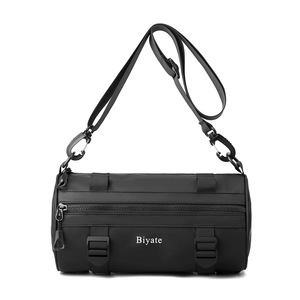 Nuevo Diseño Estilo Coreano Simple Multifuncional Cilíndrico Resistente al Agua Bolso Bandolera Deportivo de Moda para Hombre - Product Image 1