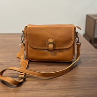 Tas Selempang Kulit Nabati Berlogo Kustom untuk Wanita, Tas Messenger Vintage dengan Tutup Lipat dan Tali Pengikat yang Dapat Disesuaikan untuk Perjalanan Sehari-hari