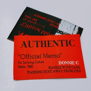Étiquettes personnalisées en satin damassé auto-adhésives lavables, avec estampage à chaud doré, gaufrage multicouche, texture en relief, sérigraphiées pour - Product Image 2