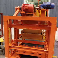 Machine à fabriquer des briques en béton automatique de type compact QT4-28 avec une capacité de production continue fiable