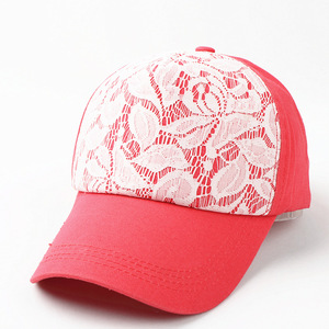 Casquette de camionneur en dentelle pour femmes, chapeau de baseball en maille florale rouge, protection solaire tendance pour l'extérieur - Product Image 1