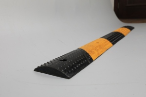 Dingtian bền màu vàng và màu đen mini bề mặt kết cấu bãi đậu xe Tốc độ va chạm cao su tốc độ vết sưng - Product Image 2