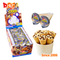 Vente en gros de bonbons marque privée collations halal personnalisées crème glacée en forme de cône sauce au chocolat et biscuit croustillant bonbons pour enfants jouet OEM