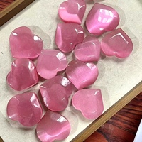 Batu Mata Kucing Pink Asli Berkilau, Terukir, dan Dipoles, Bentuk Hati, untuk Koleksi Rumah, Hadiah, dan Berbagi Grosir