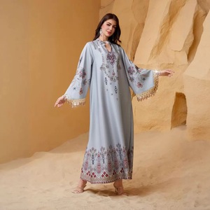 Robe Abaya Vintage de Luxe Personnalisée pour Femmes Musulmanes, en Polyester de Haute Qualité, Élégante et Stylée, Col Cœur, Imprimée, à Pompons, Longueur Cheville - Product Image 2